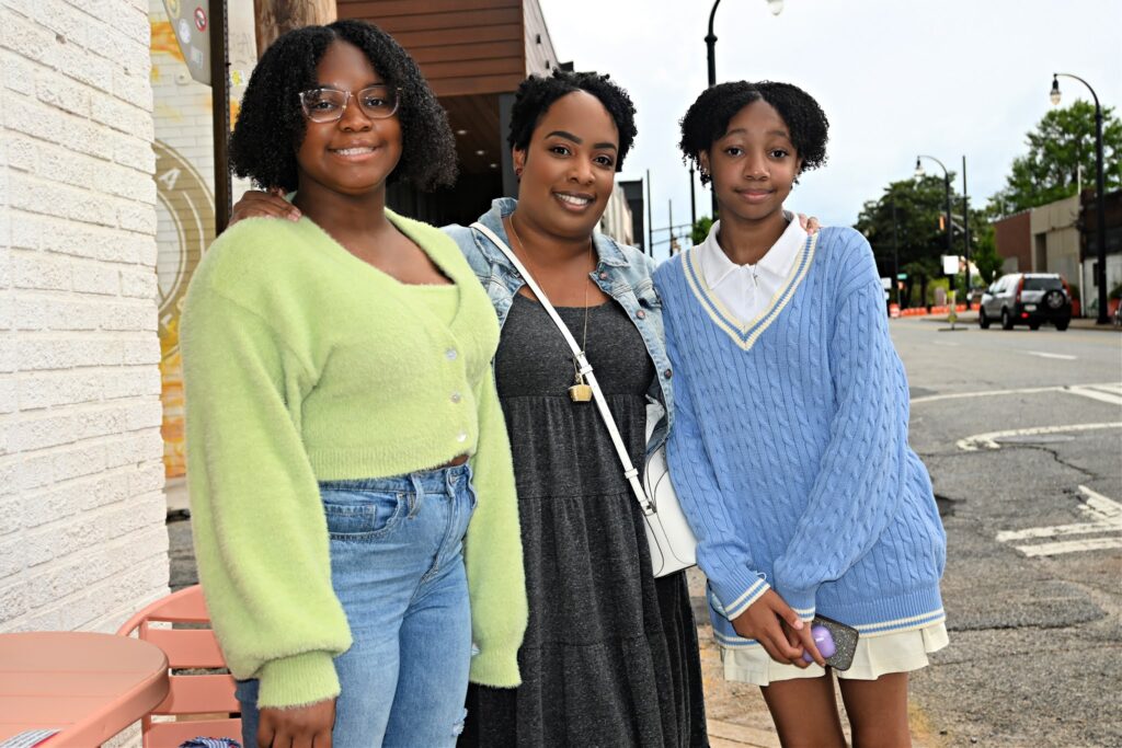 Lou Martin and her daughters lou 0741